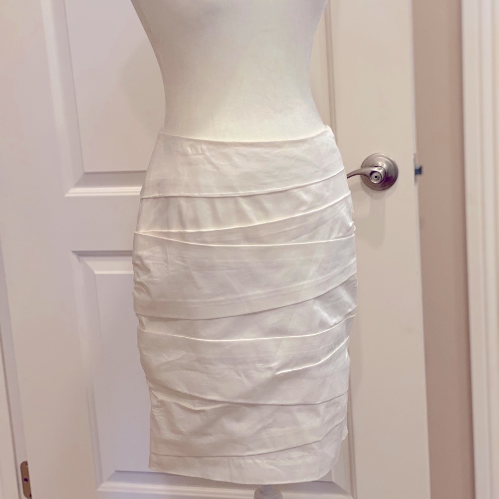 White side runched pencil skirt knee length 6